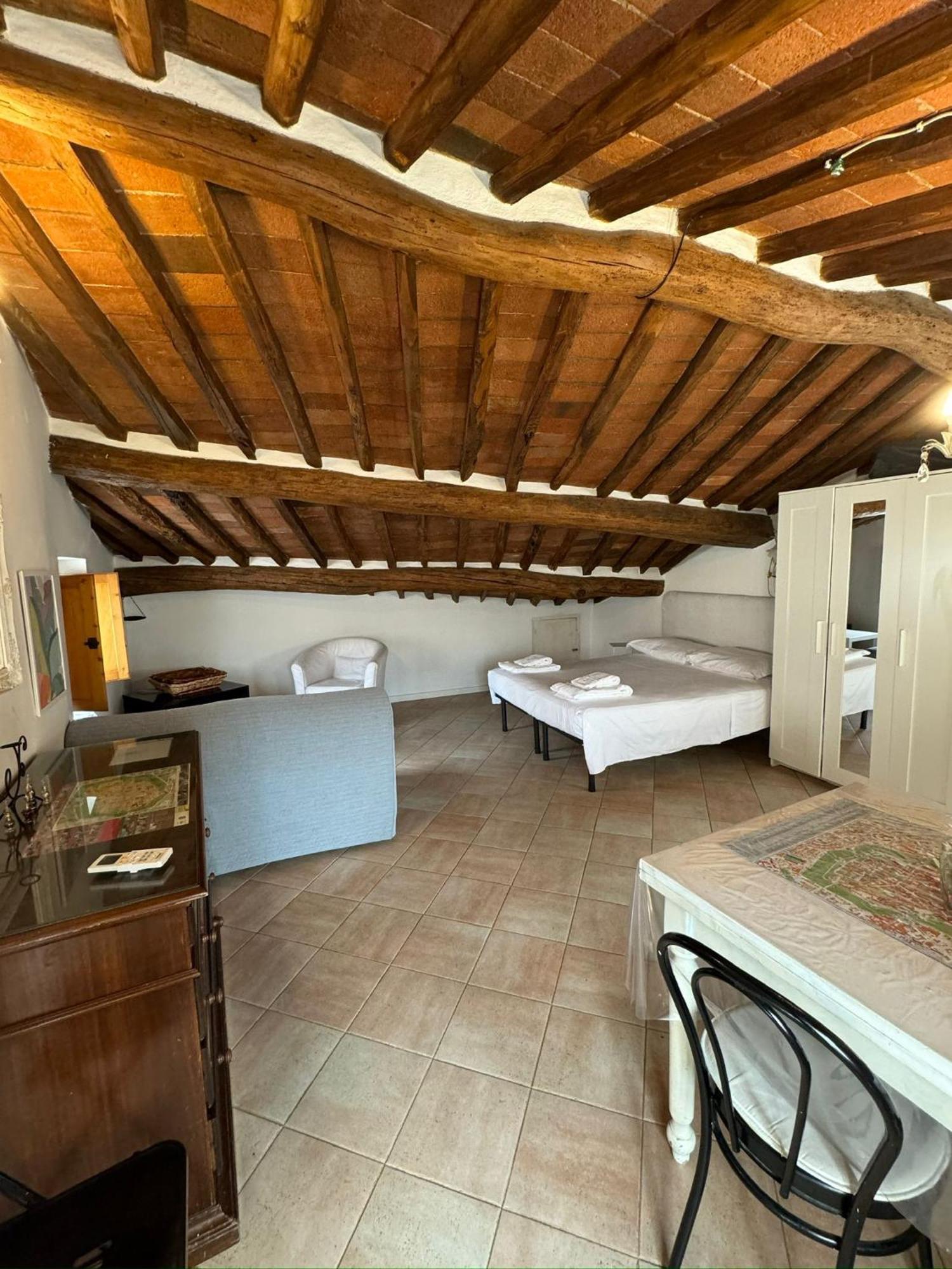La Casa Del Galletto - At The Top Of The City Lucca Exterior foto